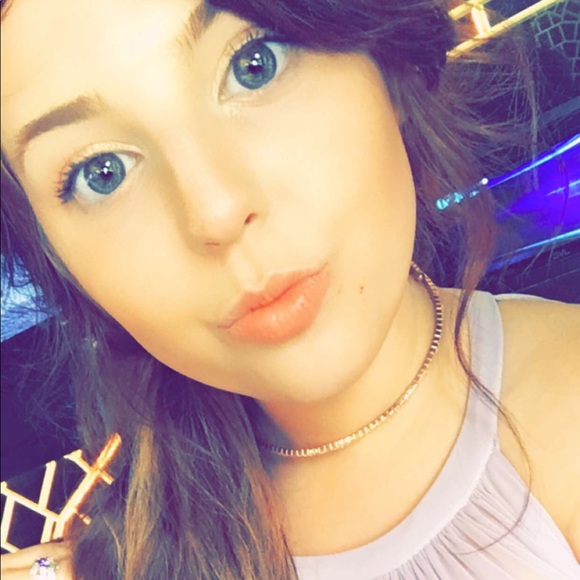 Meet your Posher, Danielle - Picture 1 of 1